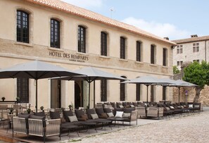 Front of property - Boutique Hôtel des Remparts (Aigues-Mortes)