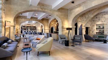 Bar lounge