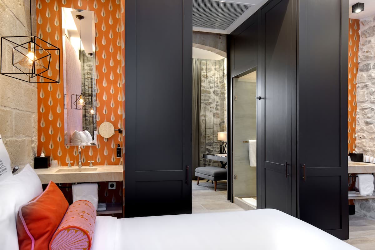 Deluxe Double Room, Accessible | Premium bedding, in-room safe, desk, soundproofing