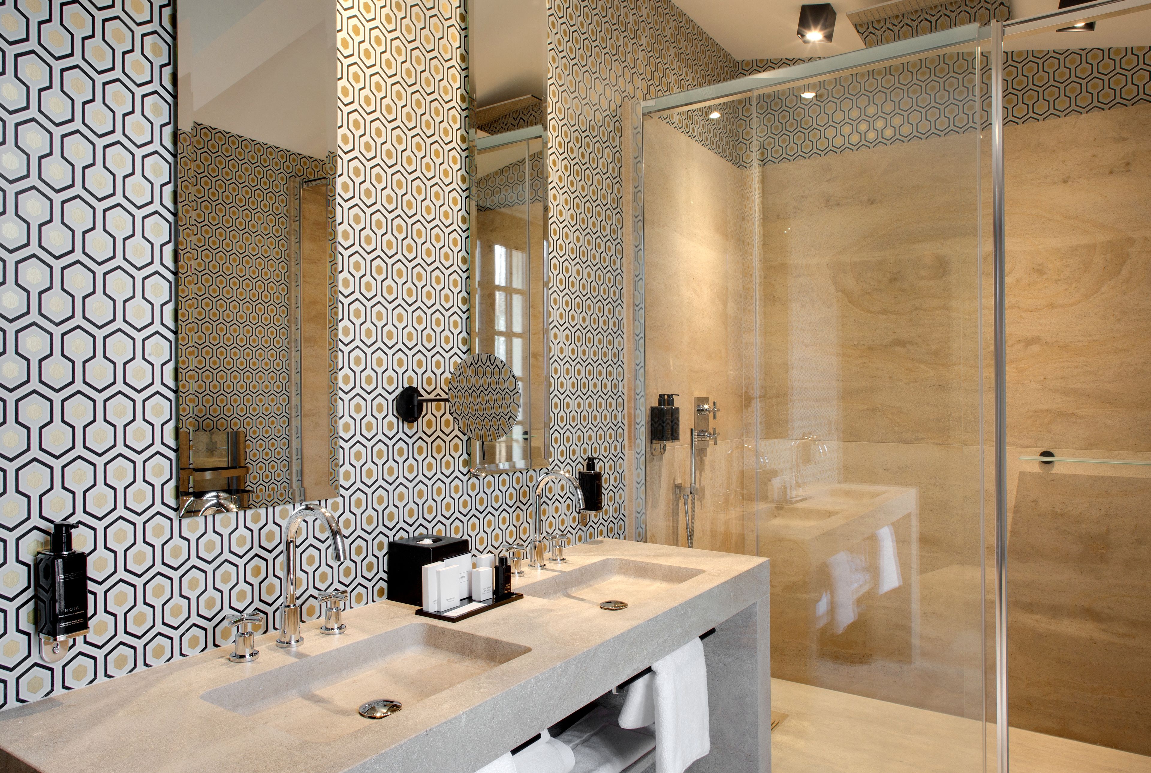 suite | premium bedding, in-room safe, desk, soundproofing