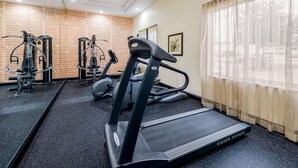 A gym with treadmills, elliptical machines, and weight equipment. - La Quinta Inn & Suites by Wyndham Marshall (Marshall)
