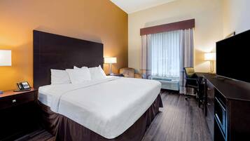 Premium bedding, desk, iron/ironing board, free cots/infant beds