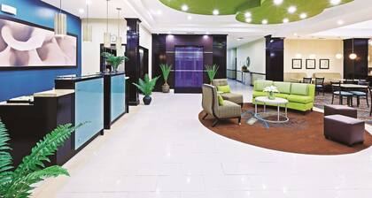 La Quinta Inn & Suites by Wyndham Marshall