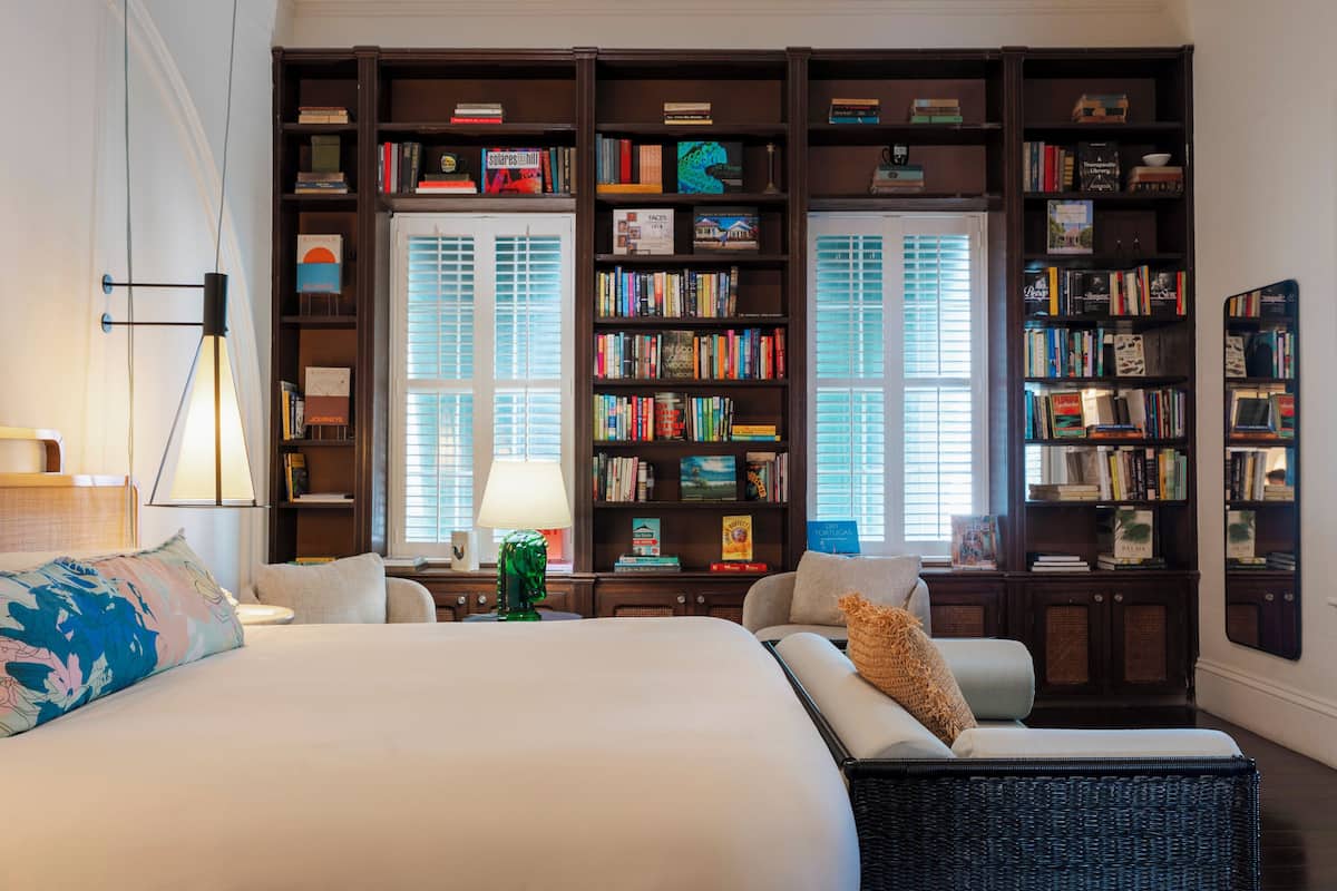 Room (Books & Books Nook)