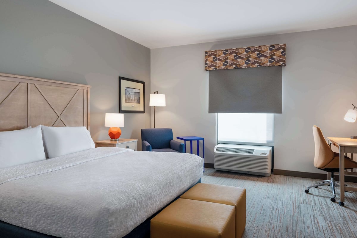 1 bedroom, premium bedding, desk, laptop workspace