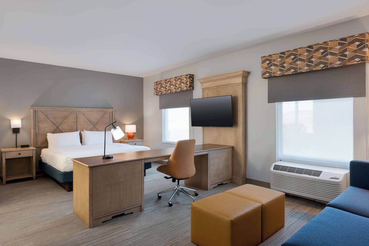 studio, accessible, non smoking | living area | 42-inch led tv with cable channels, tv