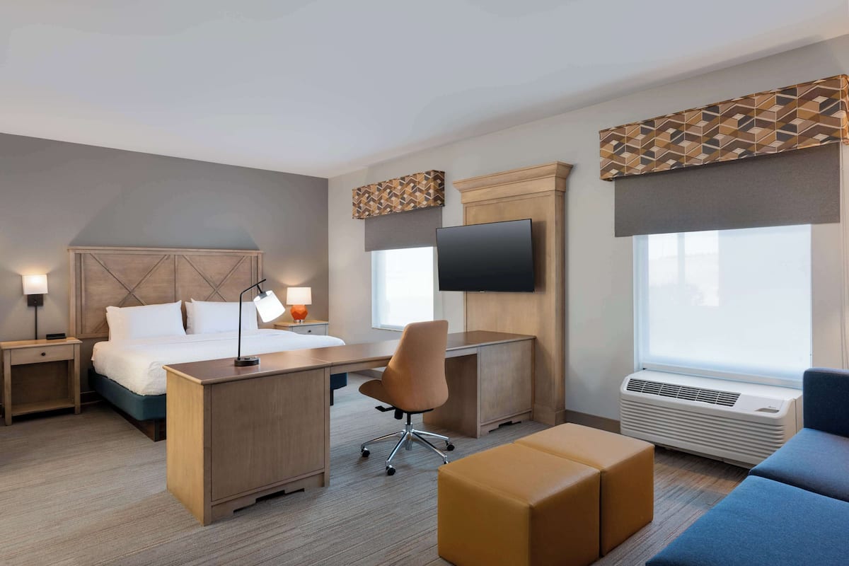 Studio, barrierefrei, Nichtraucher | Wohnbereich | 42-Zoll-LED-Fernseher mit Kabelempfang, Fernseher