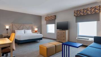 1 غرفة نوم وأغطية فراش متميزة ومكتب ومساحة عمل للكمبيوتر المحمول