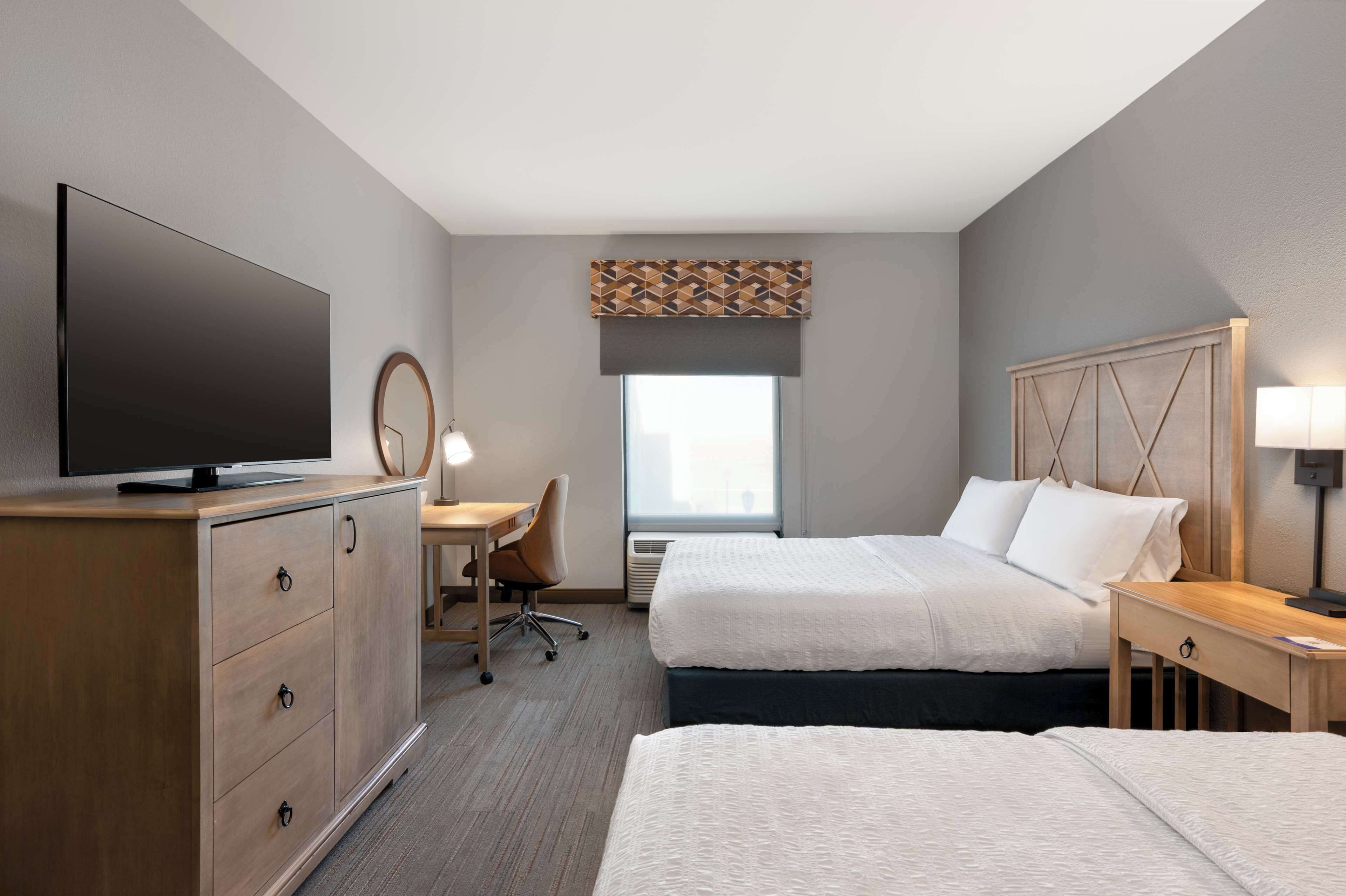 1 bedroom, premium bedding, desk, laptop workspace