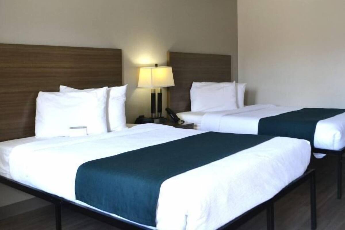 Työpöytä, silitysrauta/-lauta, ilmainen Wi-Fi, vuodevaatteet