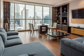 Suite, 2 Schlafzimmer | Wohnzimmer | 42-Zoll-Fernseher mit Kabelempfang, iPod-Dockingstation