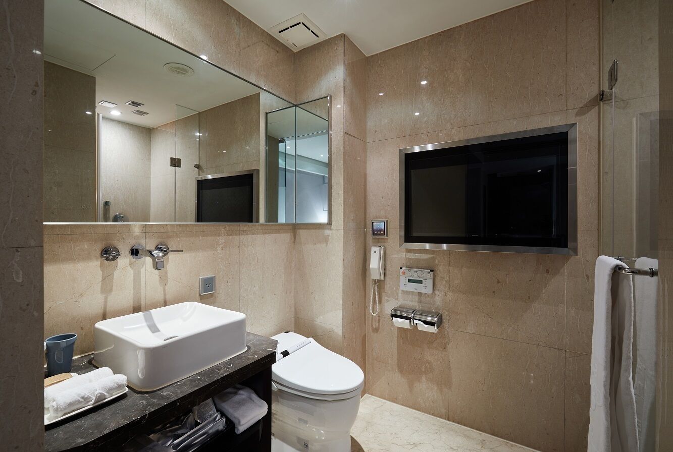 elite room, no windows | bathroom | eco-friendly toiletries, hair dryer, bathrobes, slippers