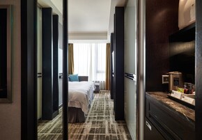 Ropa de cama de alta calidad y minibar 