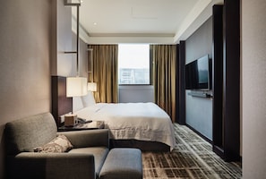 Junior King Room | Premium bedding, minibar, in-room safe, desk