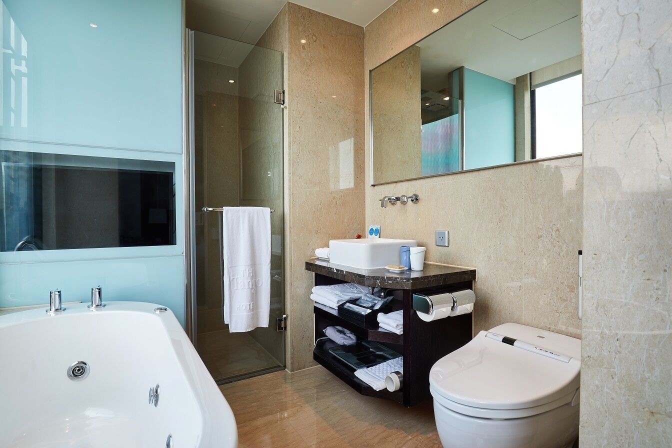 deluxe room | bathroom | eco-friendly toiletries, hair dryer, bathrobes, slippers