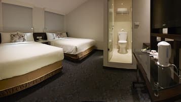 Quadruple Room | Desk, free WiFi