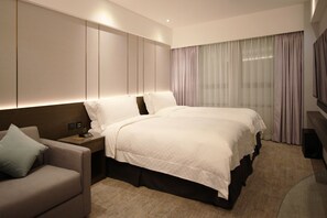 Kamar Twin Eksekutif, 2 Tempat Tidur Twin | Selimut bulu angsa, minibar gratis, brankas, dan meja kerja