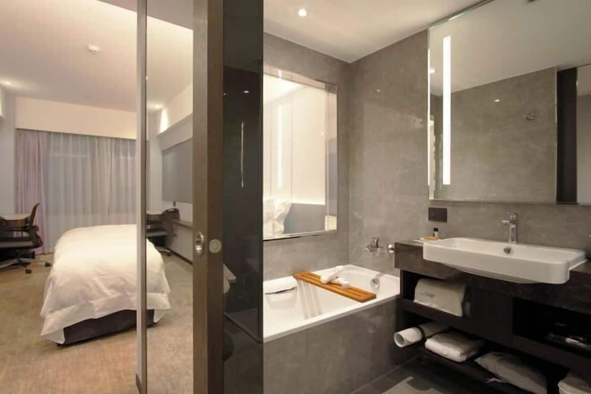 1 bedroom, down comforters, free minibar, in-room safe