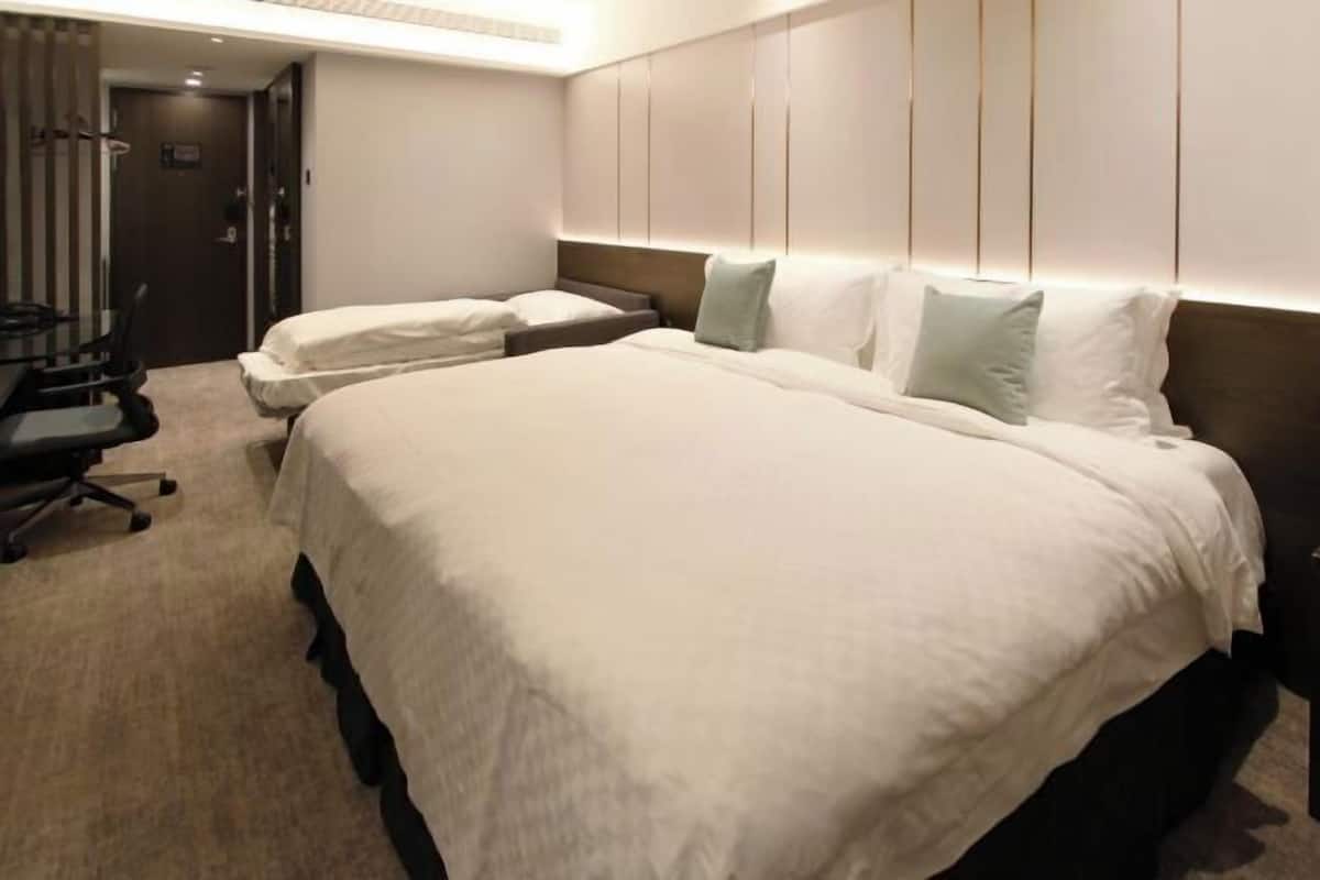 1 bedroom, down comforters, free minibar, in-room safe