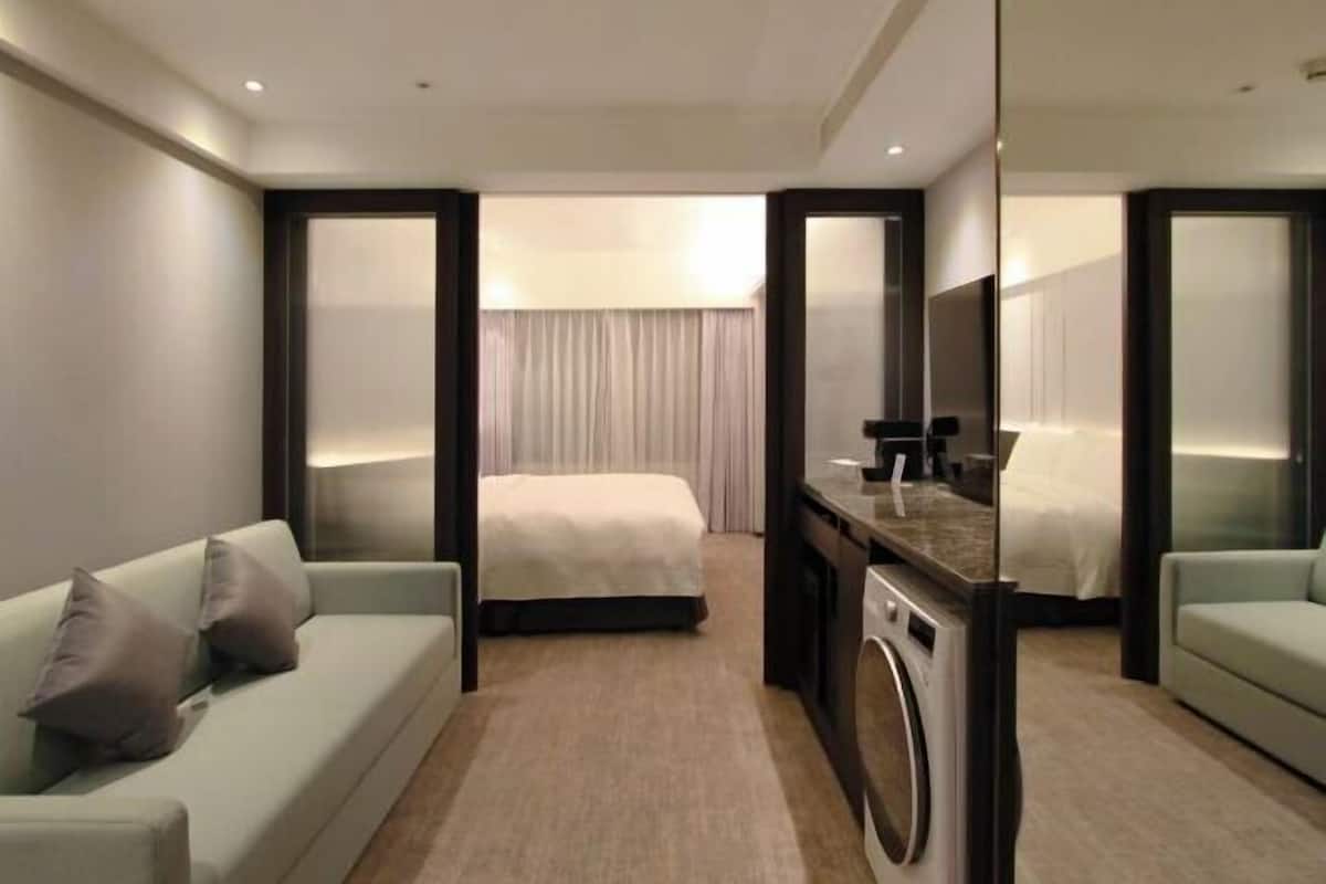 1 bedroom, down comforters, free minibar, in-room safe