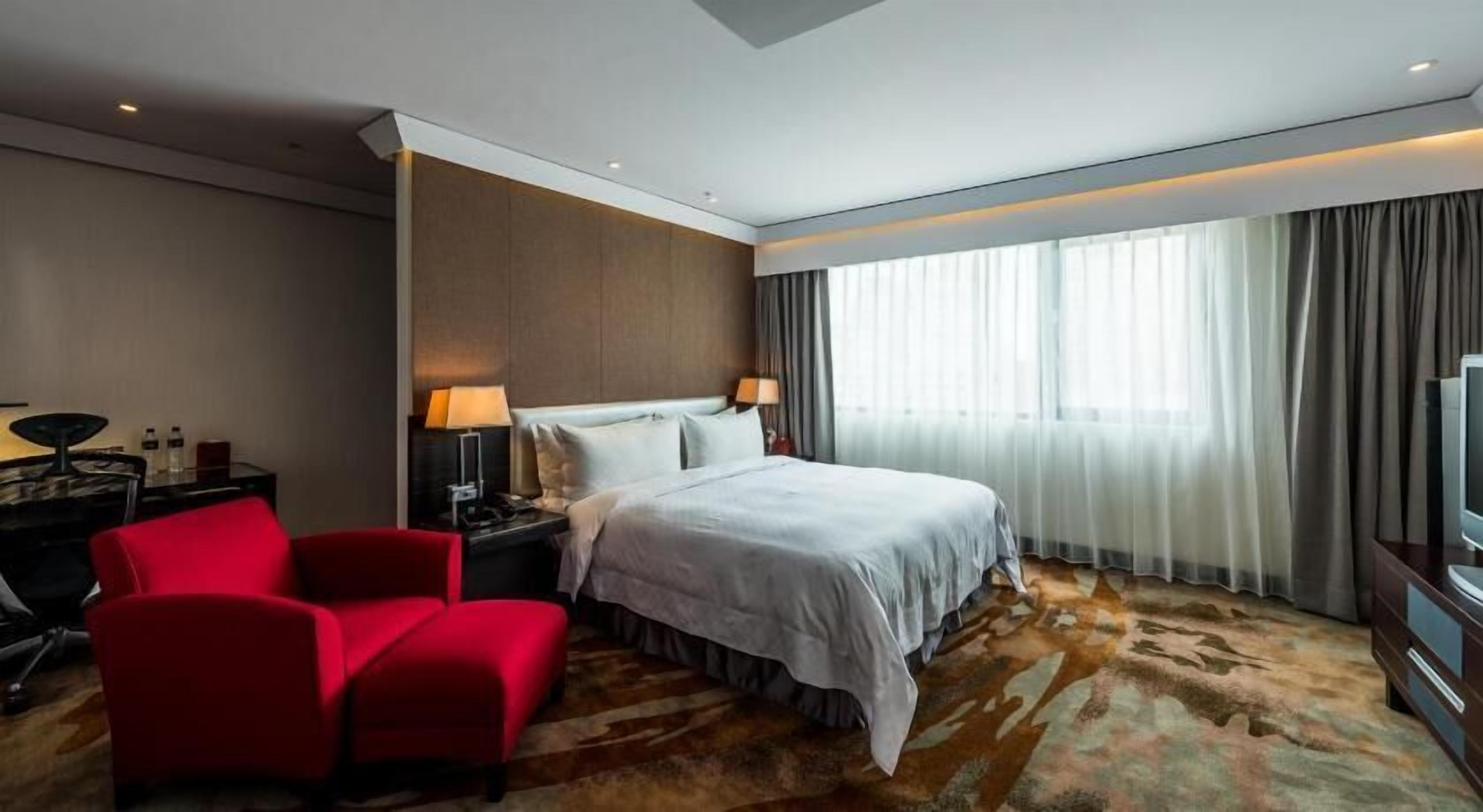 Premium bedding, pillow-top beds, in-room safe, desk