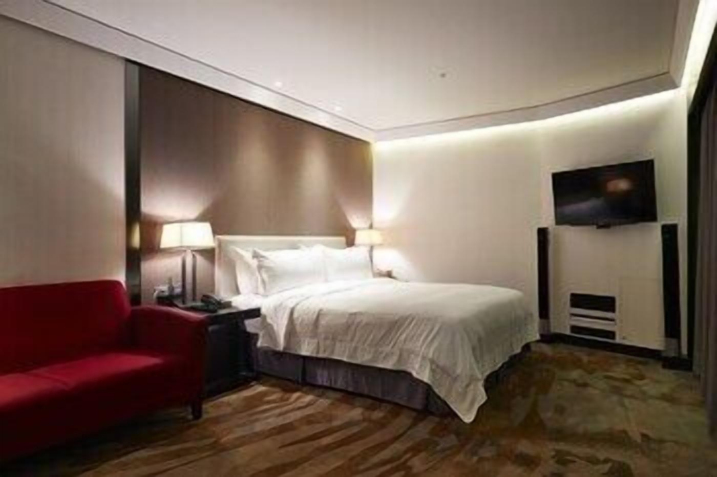 Premium bedding, pillow-top beds, in-room safe, desk