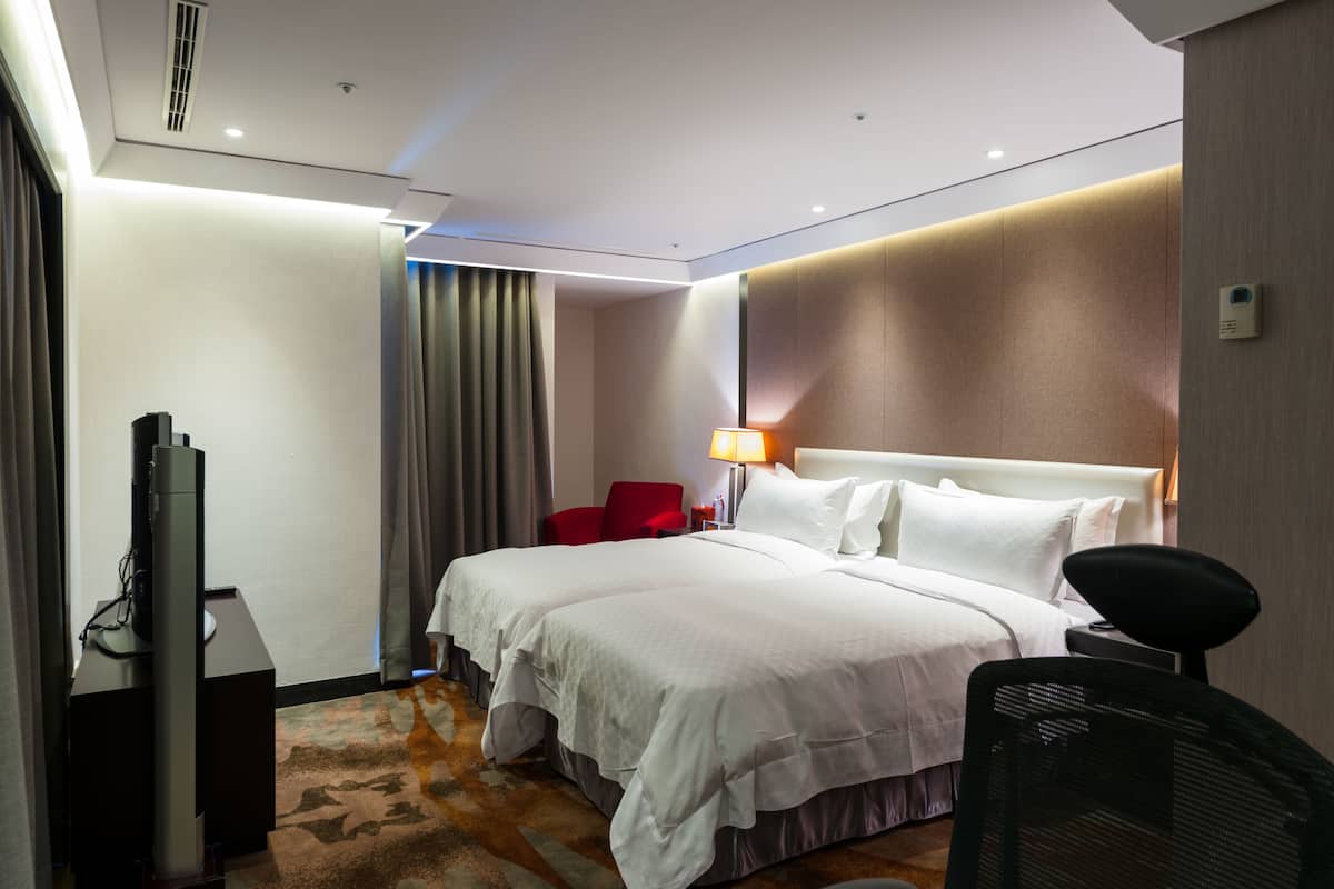 Premium bedding, pillowtop beds, in-room safe, desk