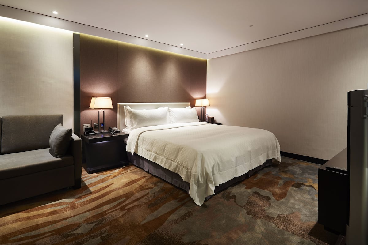 Wonderful Studio | Premium bedding, pillowtop beds, in-room safe, desk