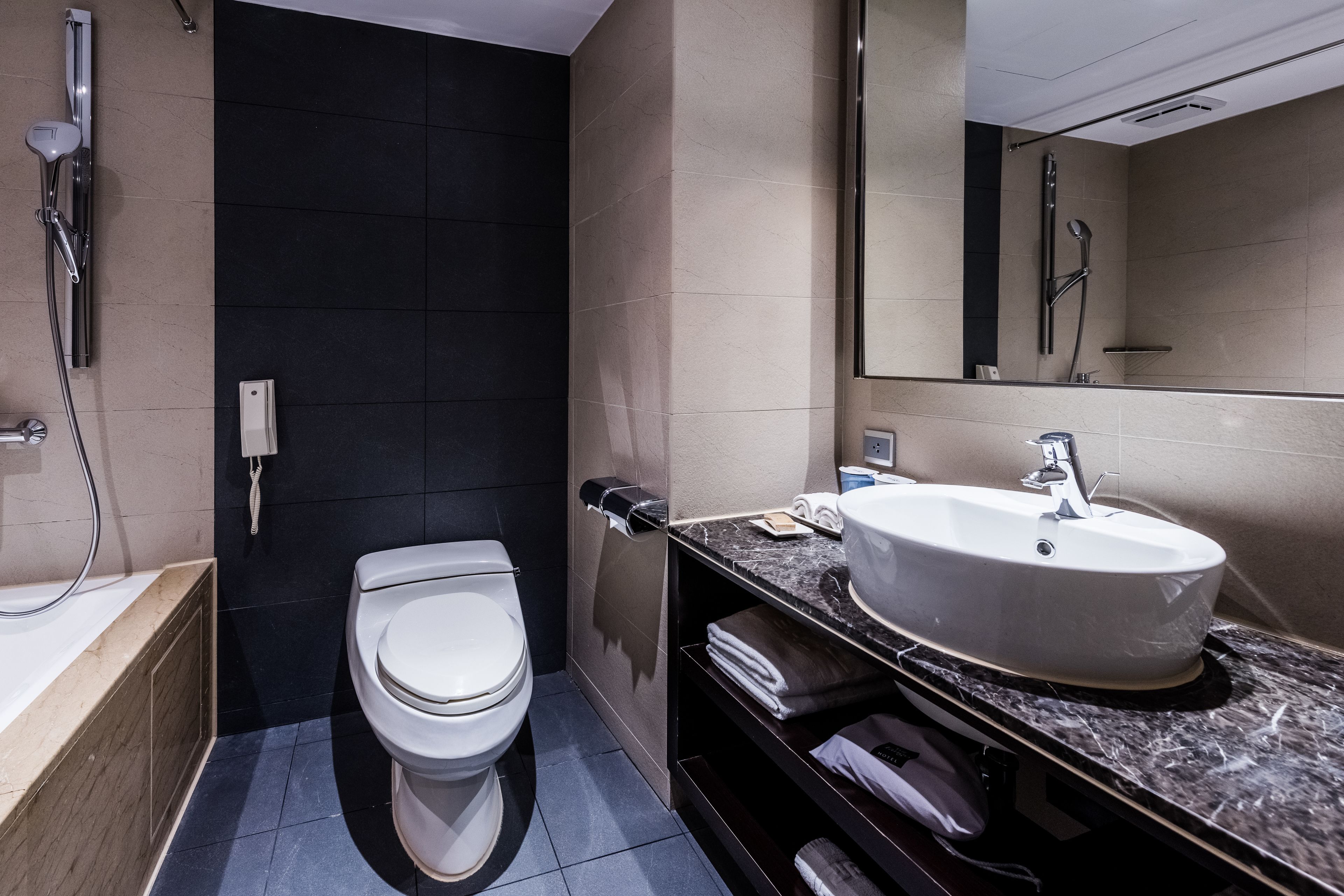 combined shower/bathtub, free toiletries, hair dryer, slippers