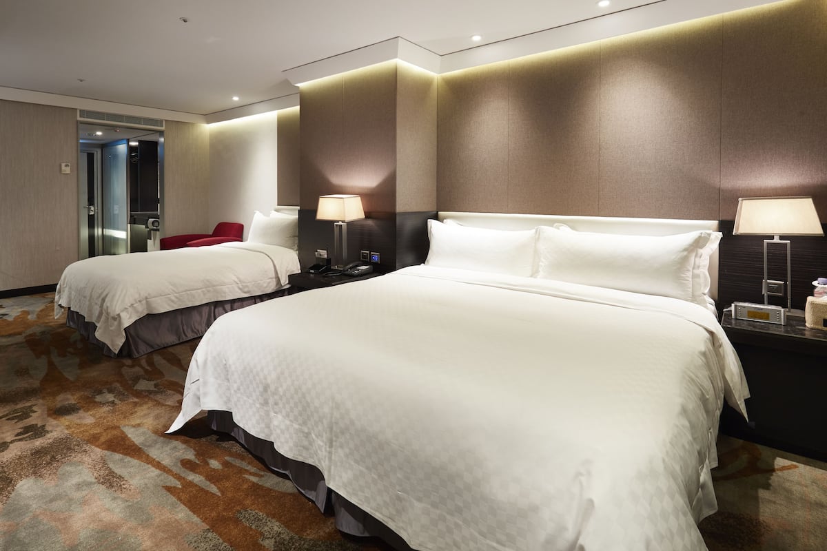Triple Room | Premium bedding, pillowtop beds, in-room safe, desk