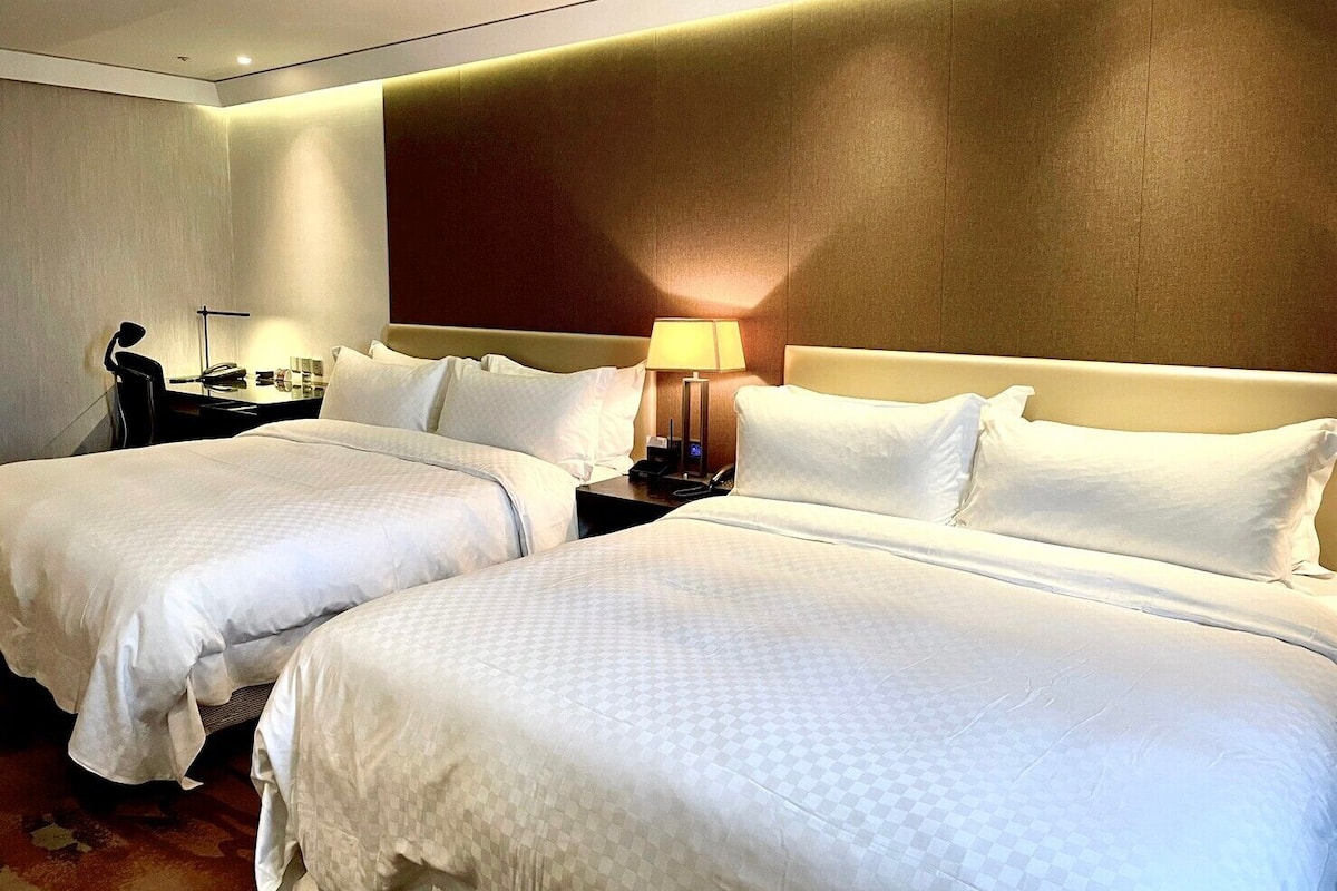 Jazz Quad Room | Premium bedding, pillowtop beds, in-room safe, desk
