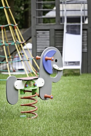 Children’s play area – outdoor