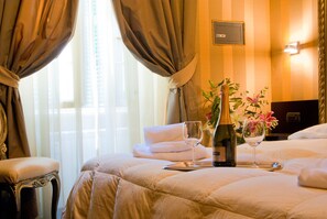 Double or Twin Room | Minibar, in-room safe, desk, blackout curtains - Domus RomAntica (Rome)