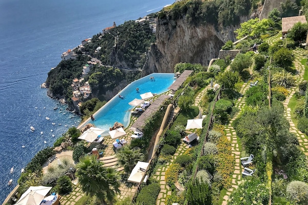 Outdoor pool, pool umbrellas, sun loungers