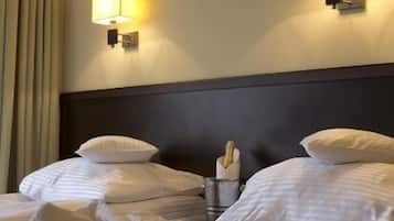 Hochwertige Bettwaren, Minibar, Zimmersafe, Schreibtisch