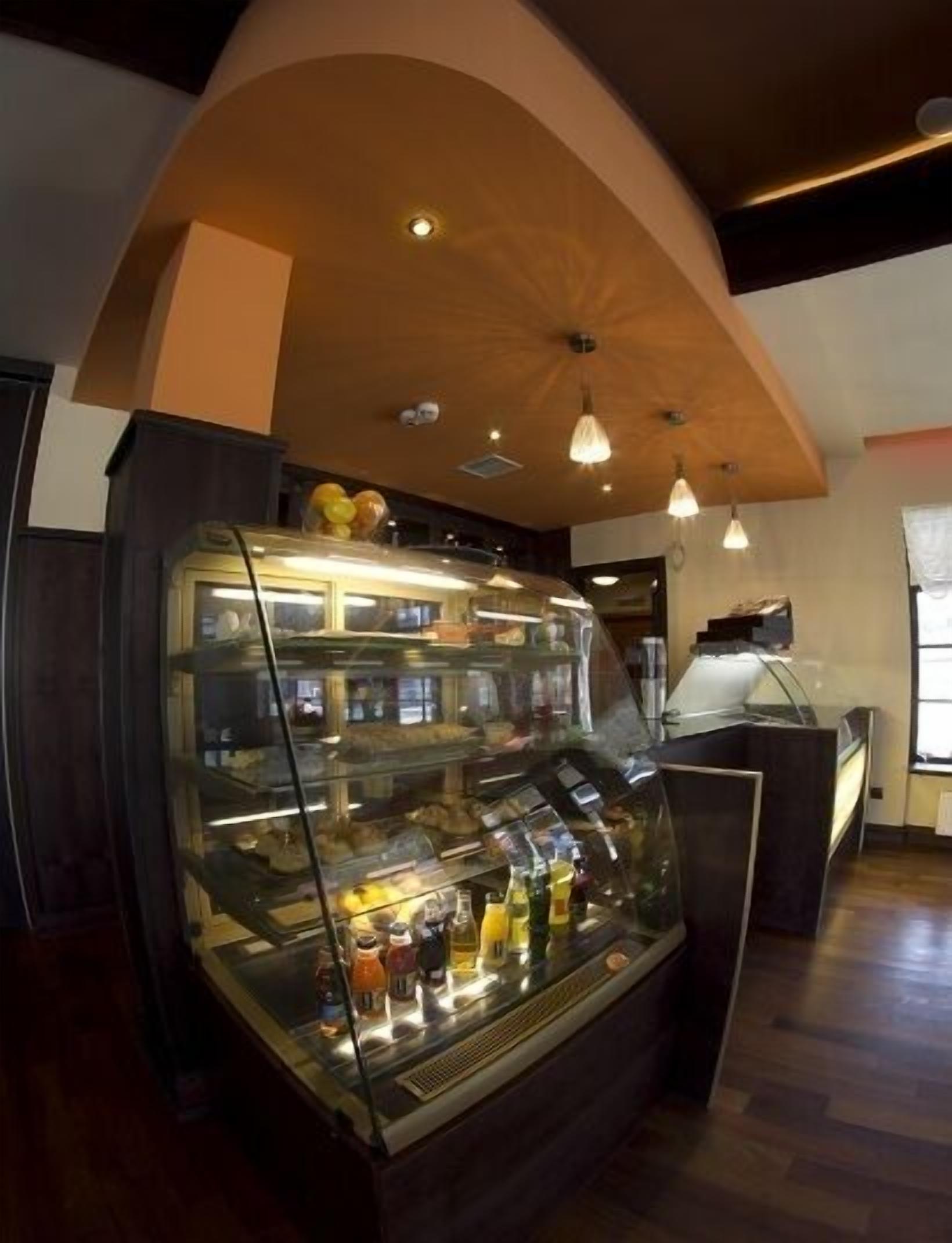 breakfast, lunch and dinner served