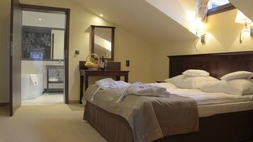 Premium bedding, minibar, in-room safe, desk