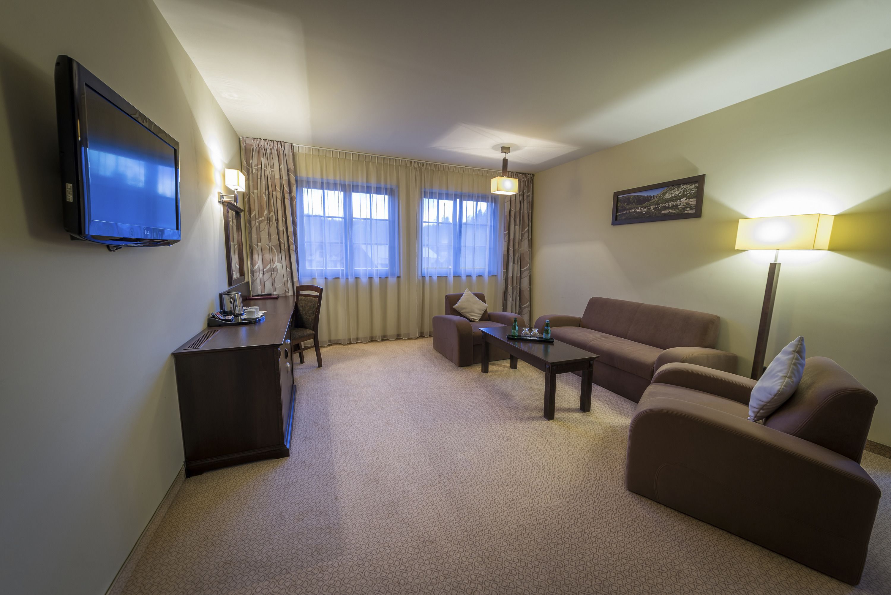 premium bedding, minibar, in-room safe, desk