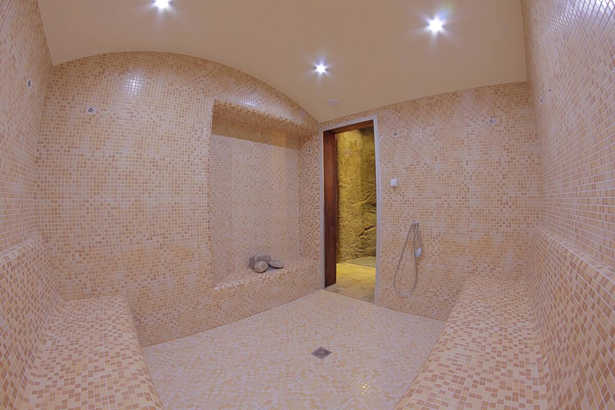 couples treatment room(s), sauna, turkish bath/hammam, body treatments