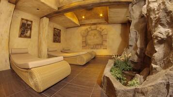 Couples treatment room(s), sauna, Turkish bath/hammam, body treatments