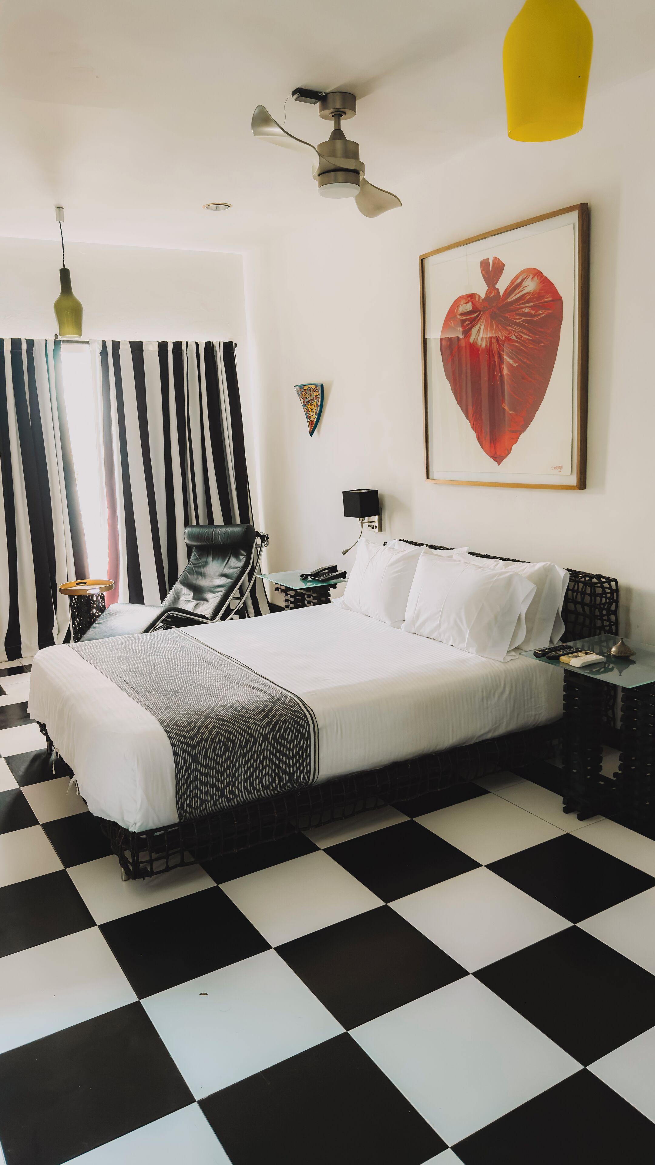 Suite | Een minibar, een kluis op de kamer, individueel gedecoreerd, een bureau