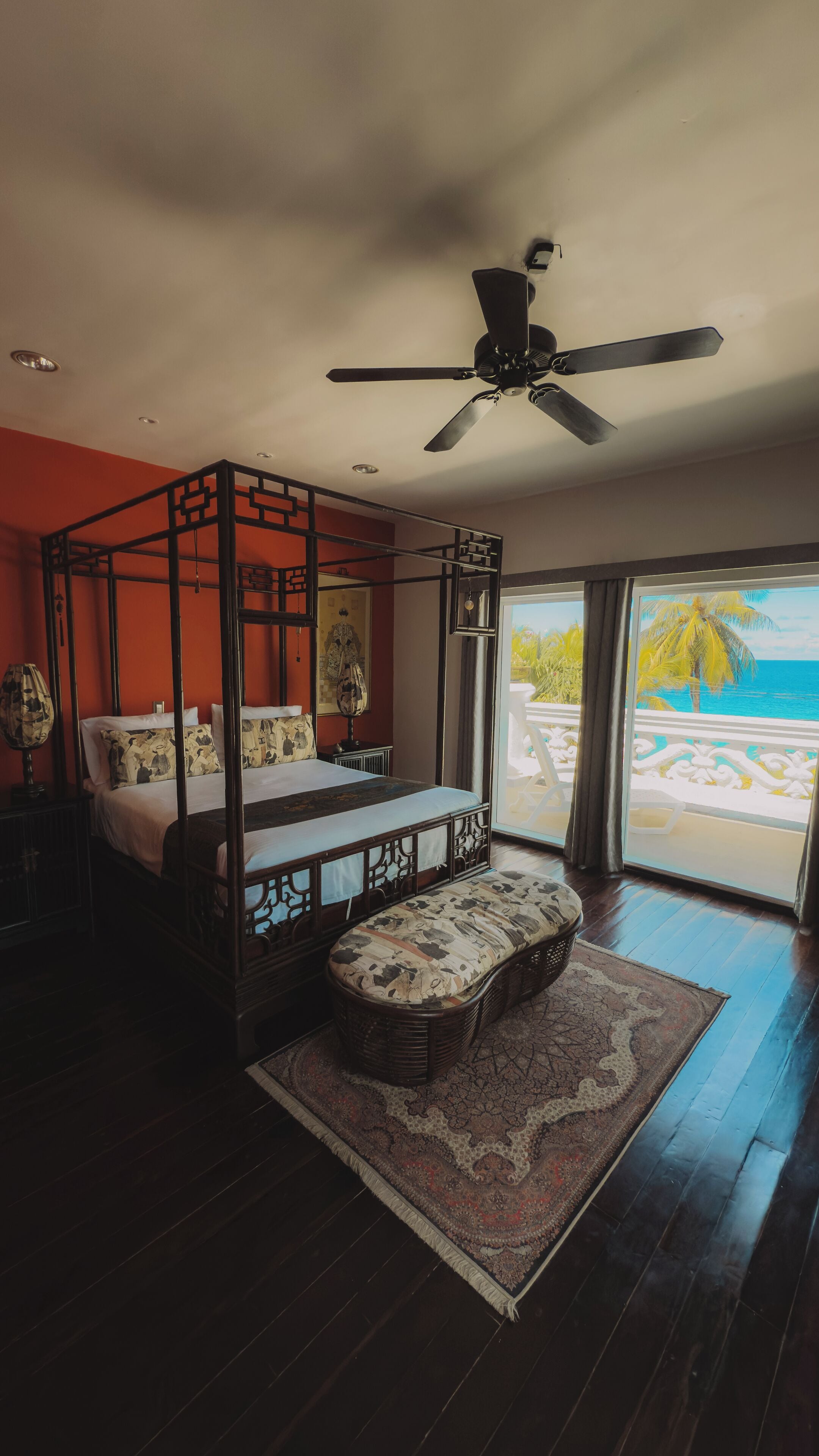 小型套房, 1 张大床 | 迷你吧、客房内保险箱、免费 WiFi、床单