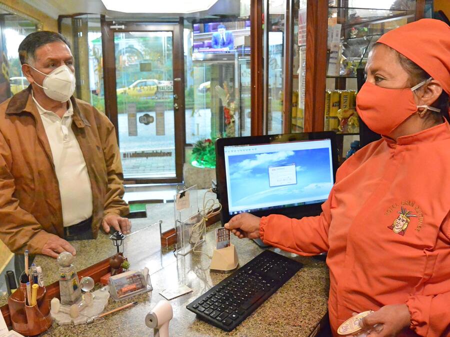 Check-in/check-out kiosk