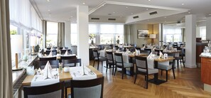 Tägliches Frühstücksbuffet (1 EUR pro Person)