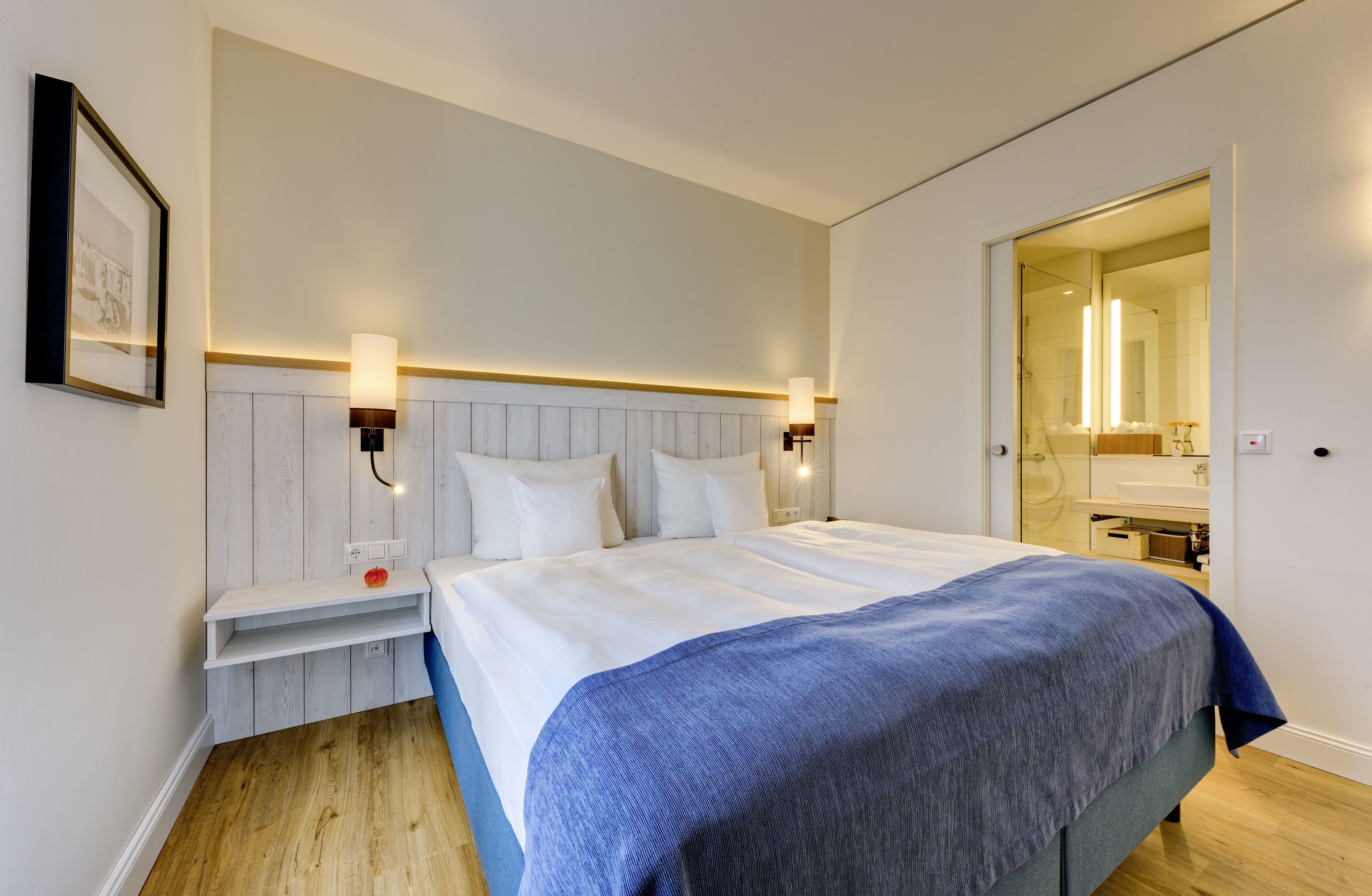 standard double room | 1 bedroom, hypo-allergenic bedding, down duvets, in-room safe