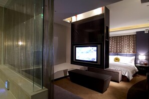 Premium bedding, free minibar, in-room safe, individually decorated - Tango Motel (Taipei)