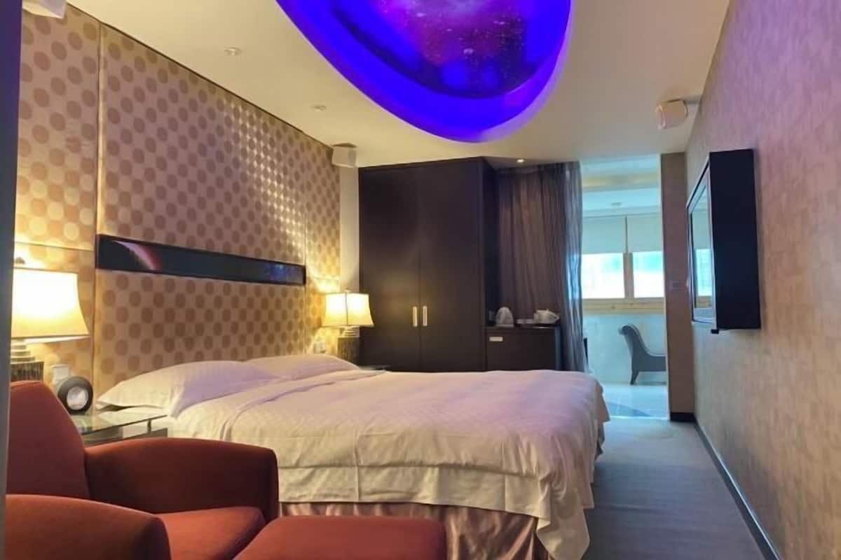 Ropa de cama de alta calidad y minibar con artículos gratuitos