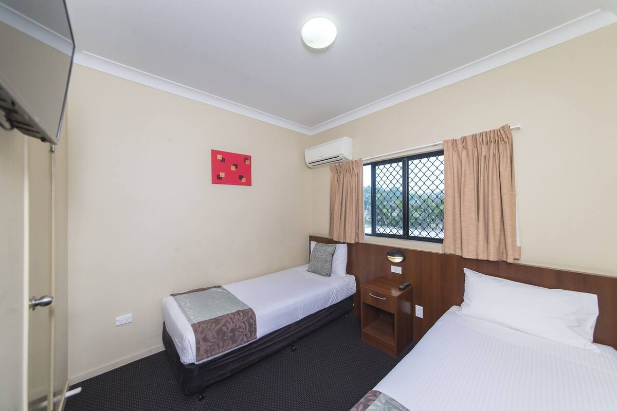 Premium bedding, soundproofing, iron/ironing board, free WiFi