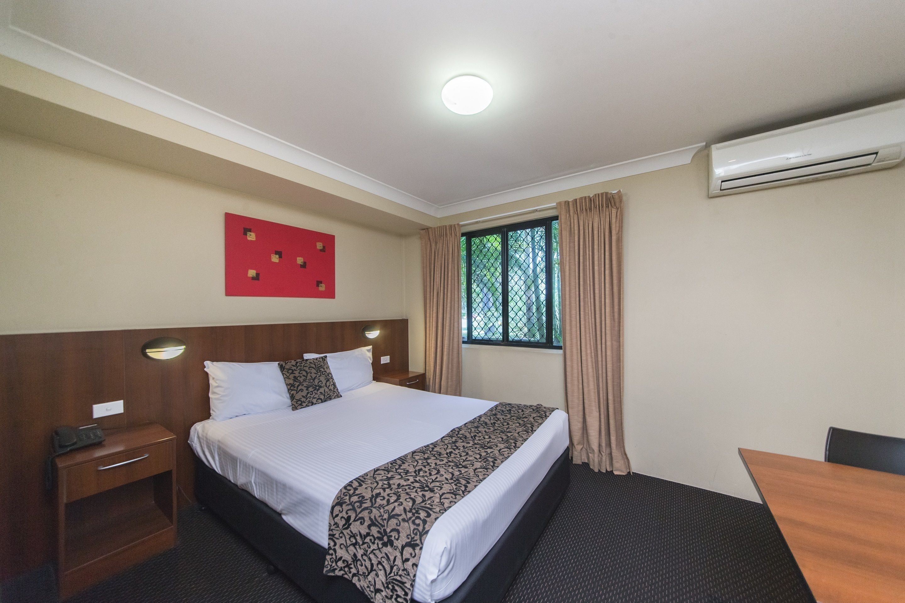 Premium bedding, soundproofing, iron/ironing board, free WiFi