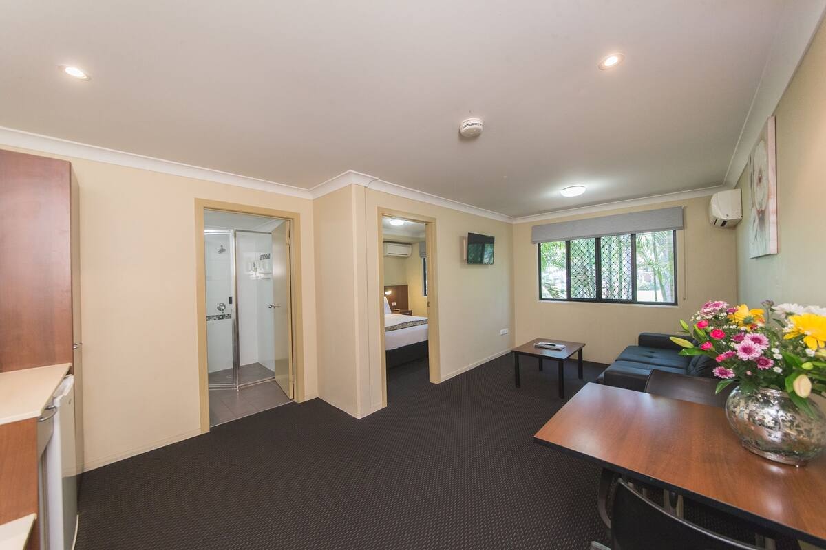 Premium bedding, soundproofing, iron/ironing board, free WiFi